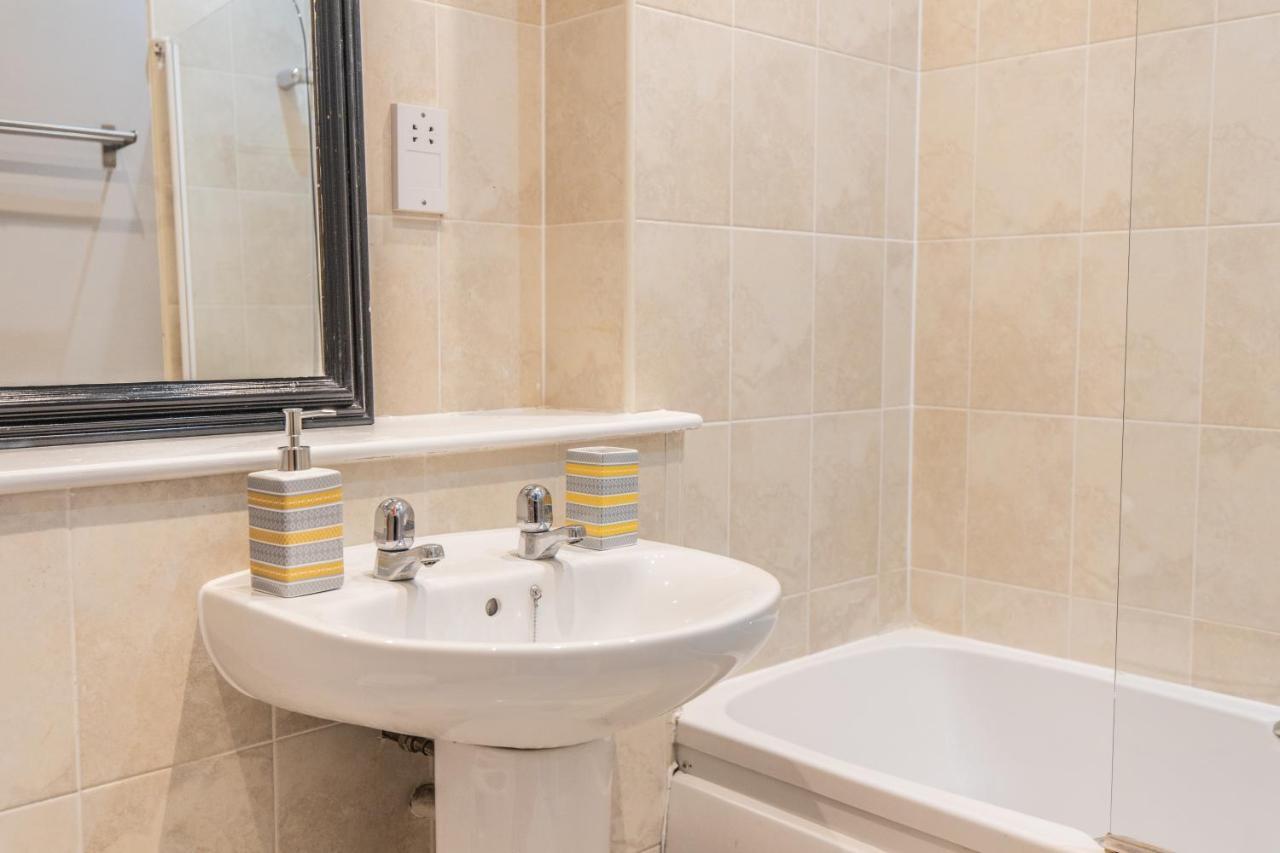 Luxury, Spacious In Centre *