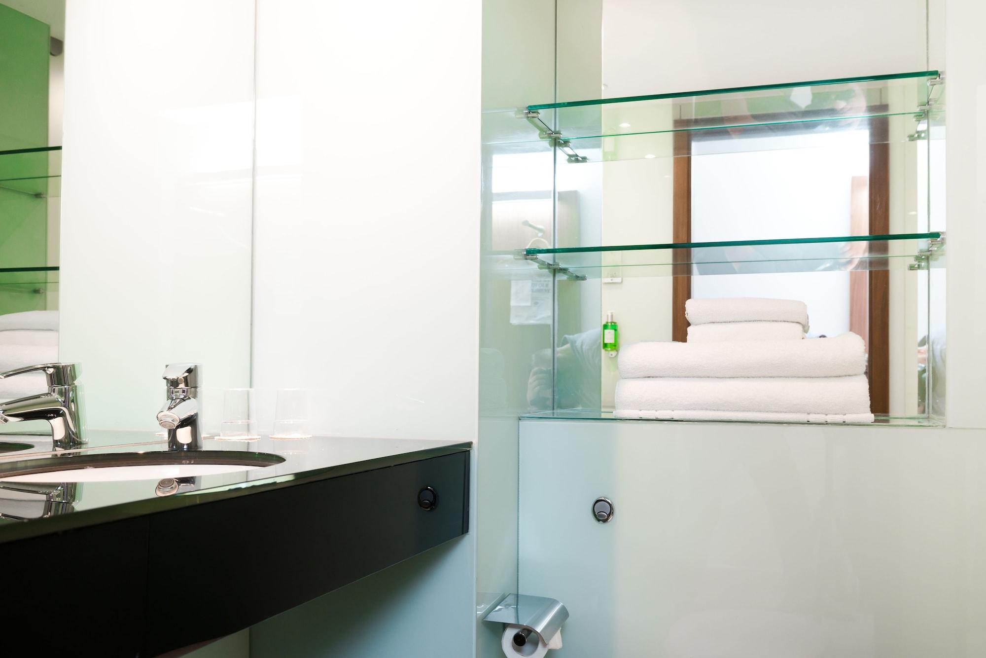 Ramada Encore Centre Hotel 3*