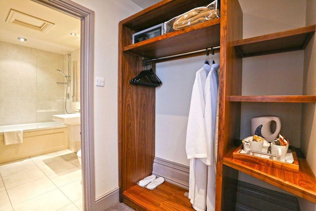 Belmont 4* Leicester