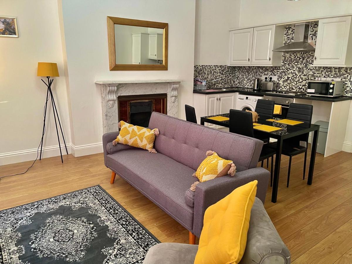 Spacious 2 Bedroom Apartment, Heart Of * Leicester