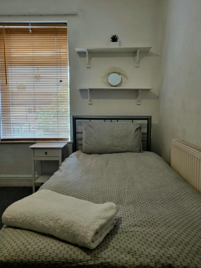 Holiday home Knighton House