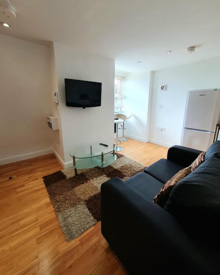 Lovely 1 Bedroom Unit With Free Parking On Site