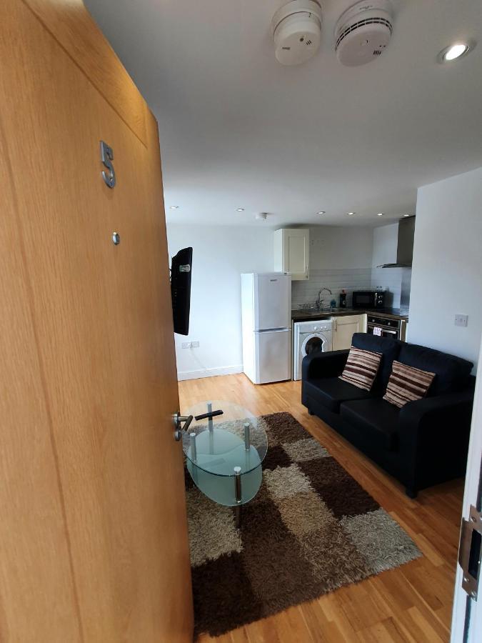 Lovely 1 Bedroom Unit With Free Parking On Site