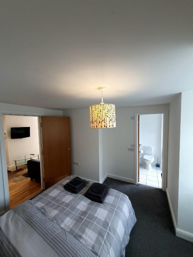 Lovely 1 Bedroom Unit With Free Parking On Site *