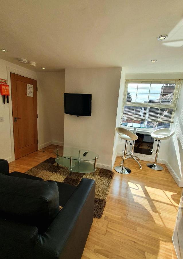 Lovely 1 Bedroom Unit With Free Parking On Site Apartment Leicester