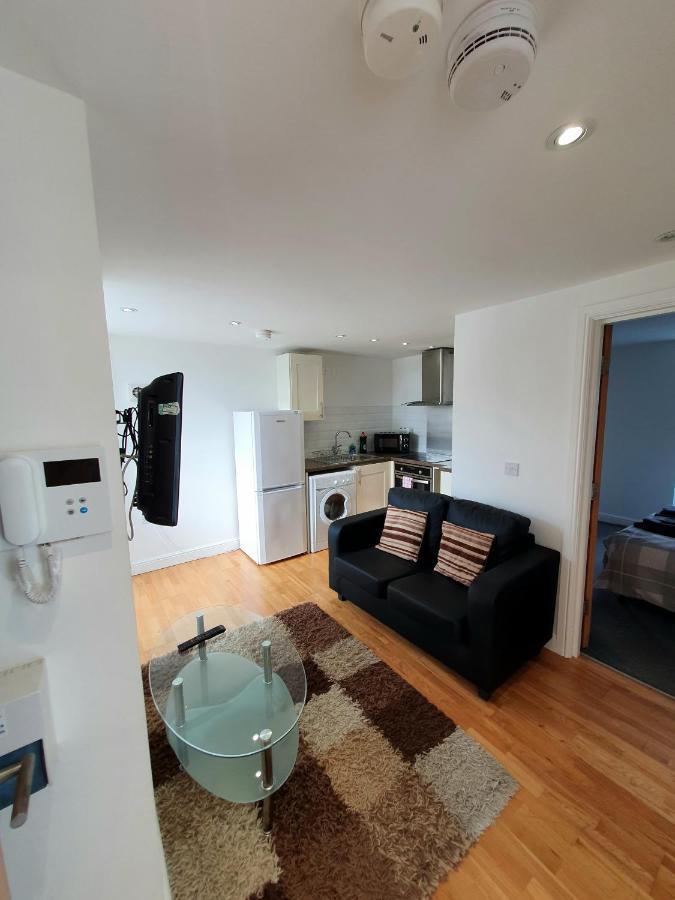 Lovely 1 Bedroom Unit With Free Parking On Site
