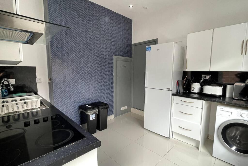 Apartment Luxury 2 Bed Duplex By Yo Room! - City- Free Parking *