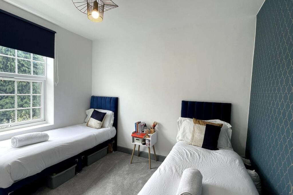 Luxury 2 Bed Duplex By Yo Room! - City- Free Parking Apartment