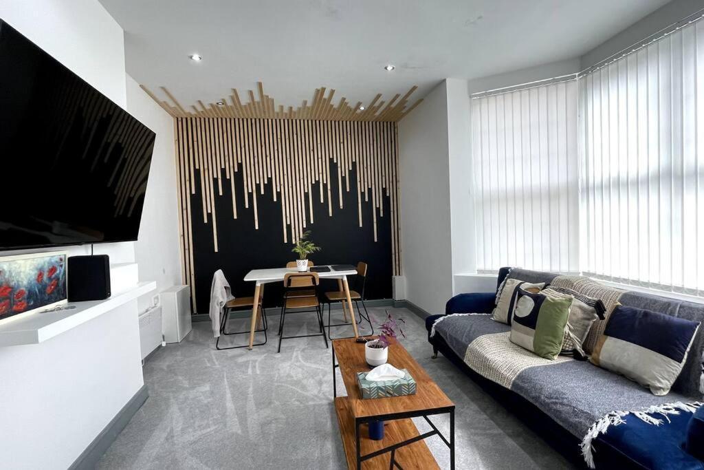 Luxury 2 Bed Duplex By Yo Room! - City- Free Parking * Leicester