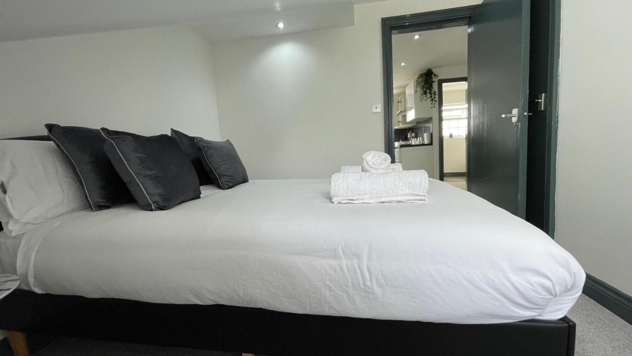 Lovely 2 Bed By Yo Room- City- Free Parking Apartment *