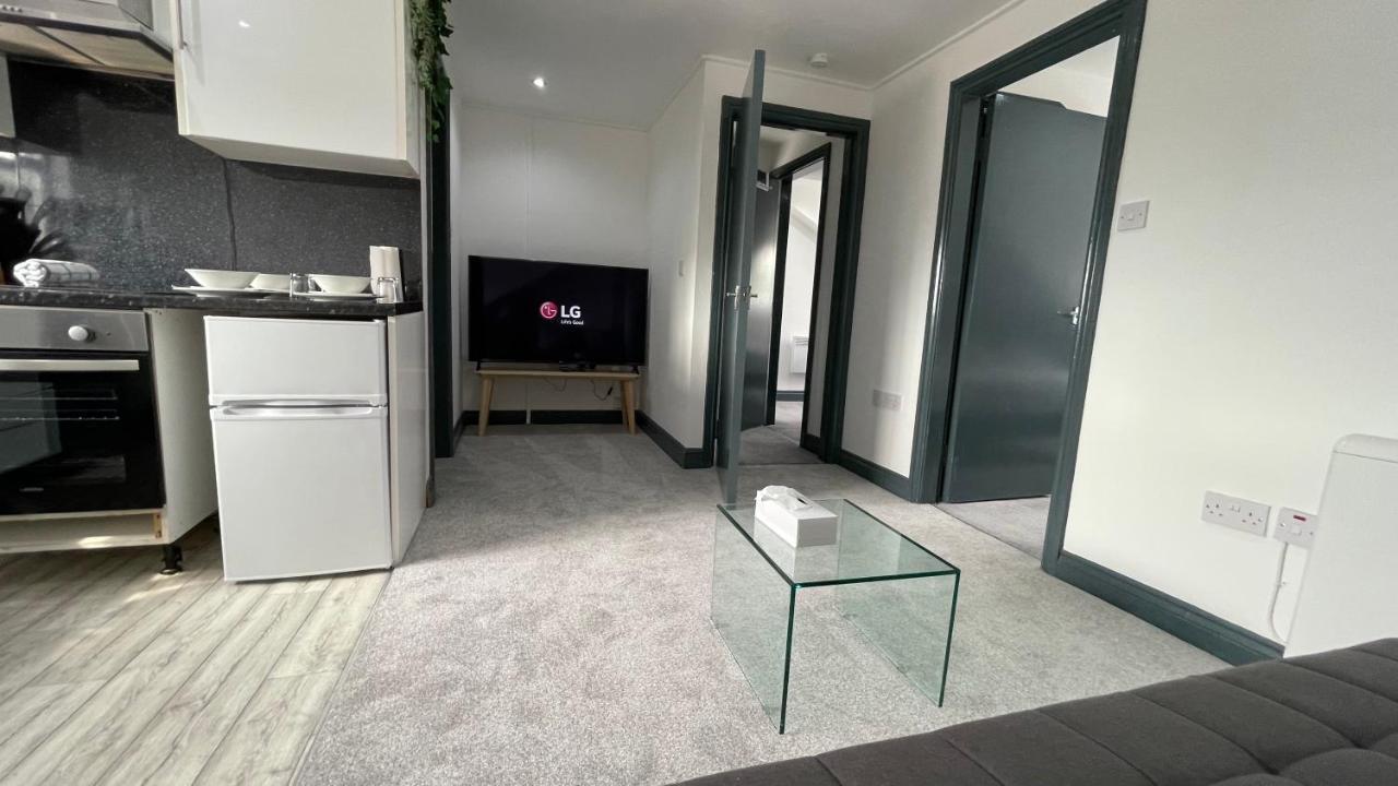Lovely 2 Bed By Yo Room- City- Free Parking Apartment *