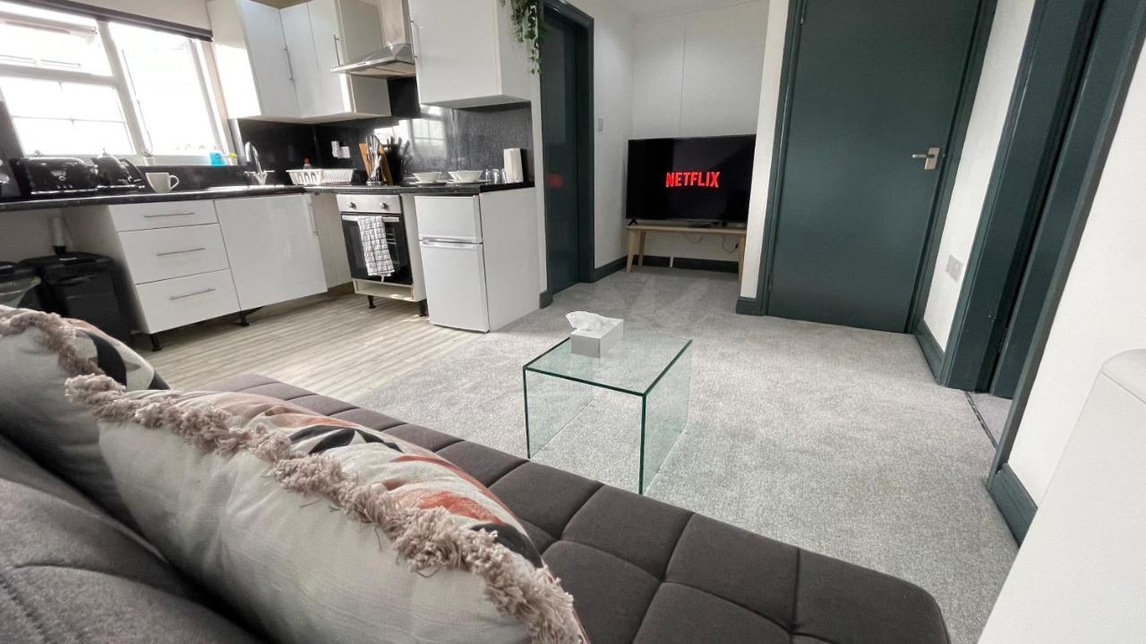 Lovely 2 Bed By Yo Room- City- Free Parking Apartment