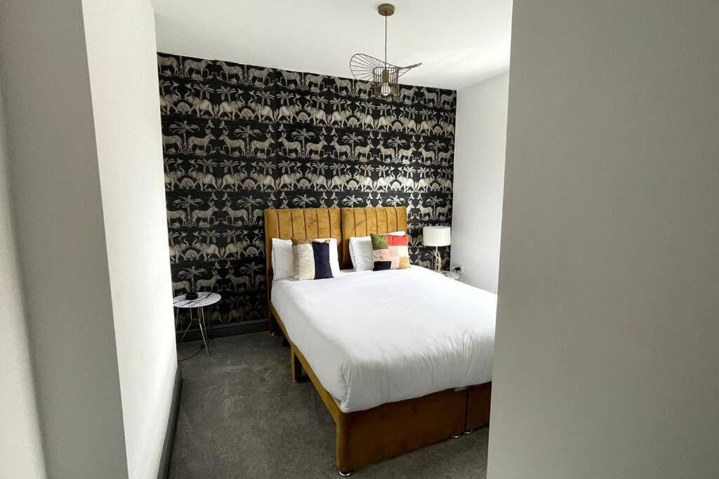 Luxury 2 Bed Duplex By Yo Room! - City- Free Parking