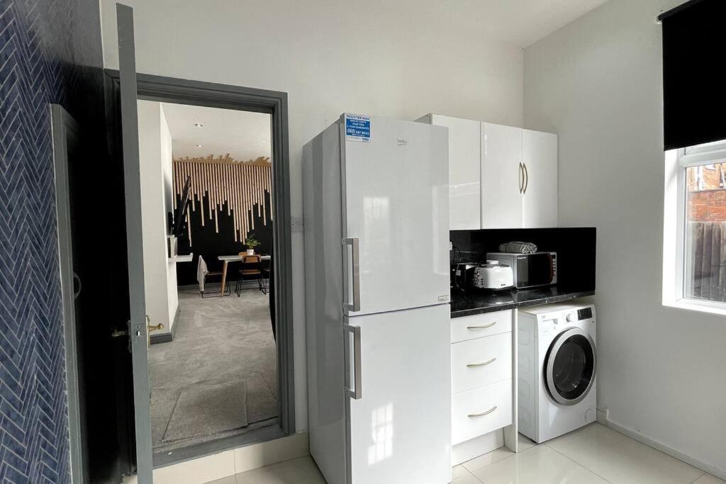 Luxury 2 Bed Duplex By Yo Room! - City- Free Parking Apartment Leicester