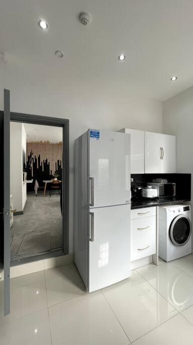 Luxury 2 Bed Duplex By Yo Room! - City- Free Parking * Leicester