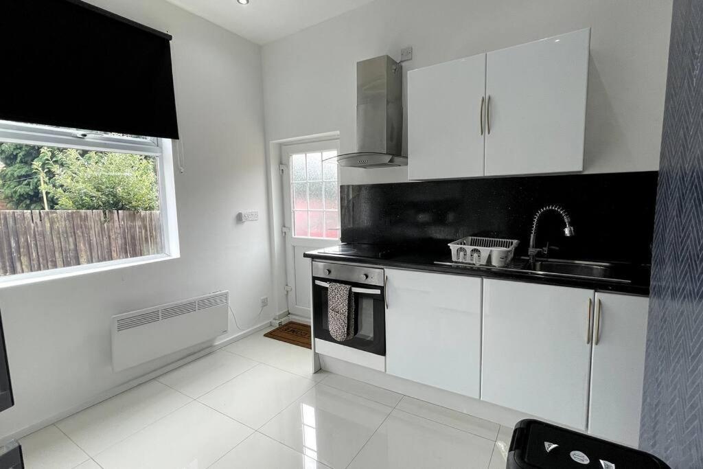 Apartment Luxury 2 Bed Duplex By Yo Room! - City- Free Parking *