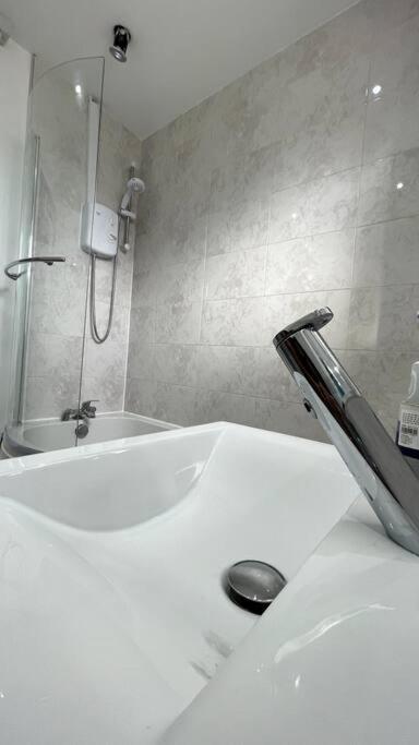 Luxury 2 Bed Duplex By Yo Room! - City- Free Parking Leicester