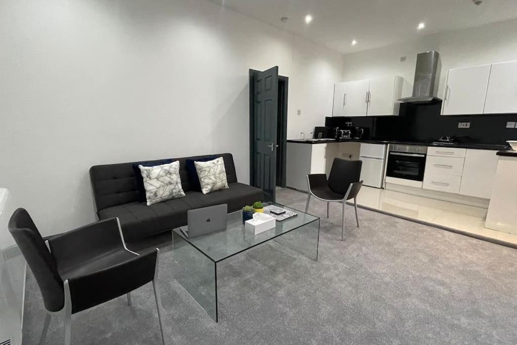 1- Luxury 1 Bed Apt- City- Free Parking *