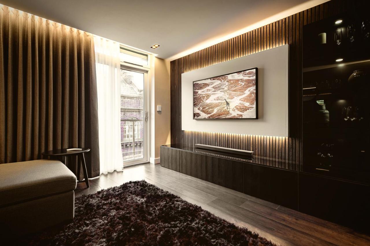The Acacia, Luxury With Private Balcony + Parking *