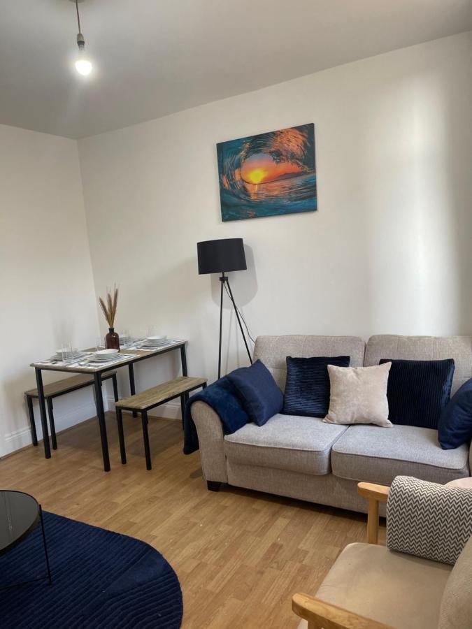 Spacious Centre 2 Bedroom - Lt Apartment *