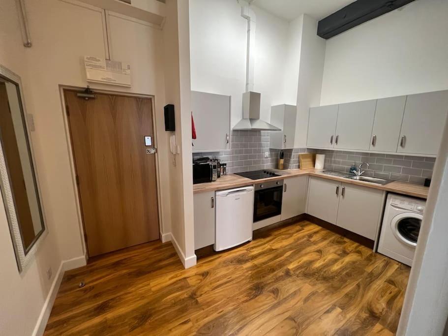 The Dereham - Open Plan 1 Min From The Centre Apartment *