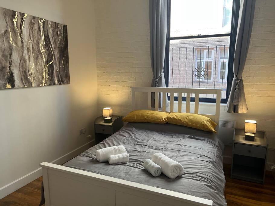 The Dereham - Open Plan 1 Min From The Centre *