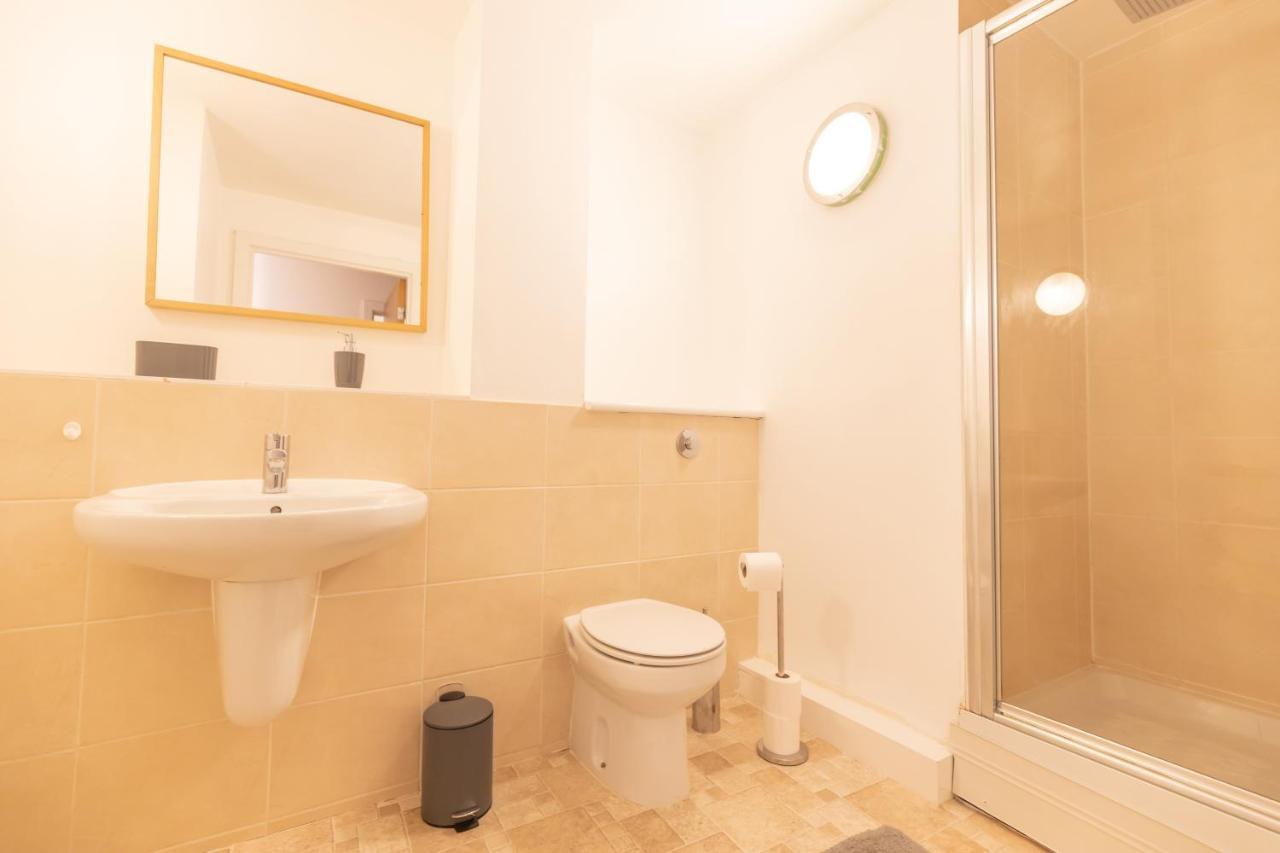 Apartment Luxury, 2 Bedroom, 2 Bathroom In Centre *