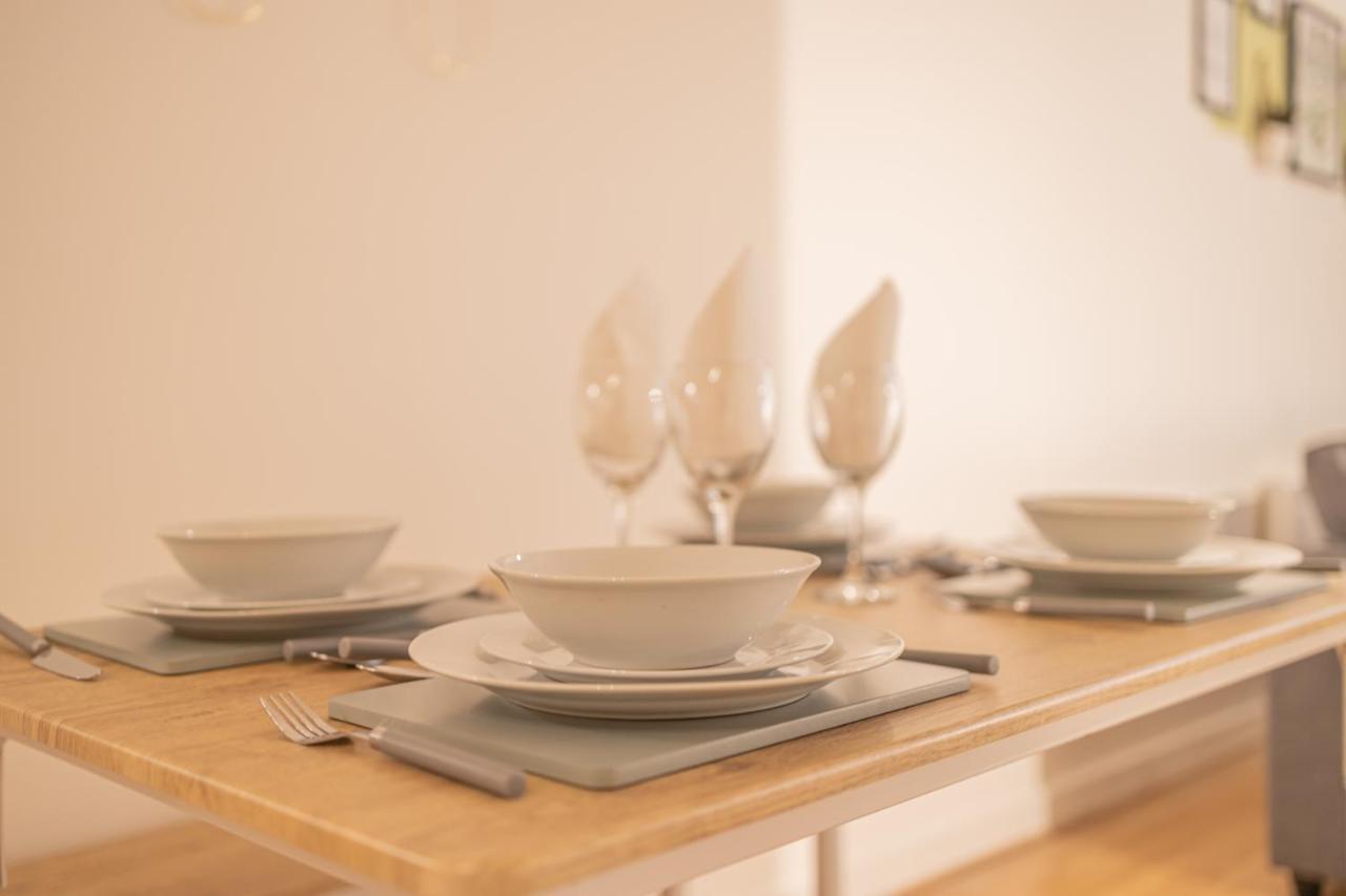 Apartment Luxury, 2 Bedroom, 2 Bathroom In Centre *