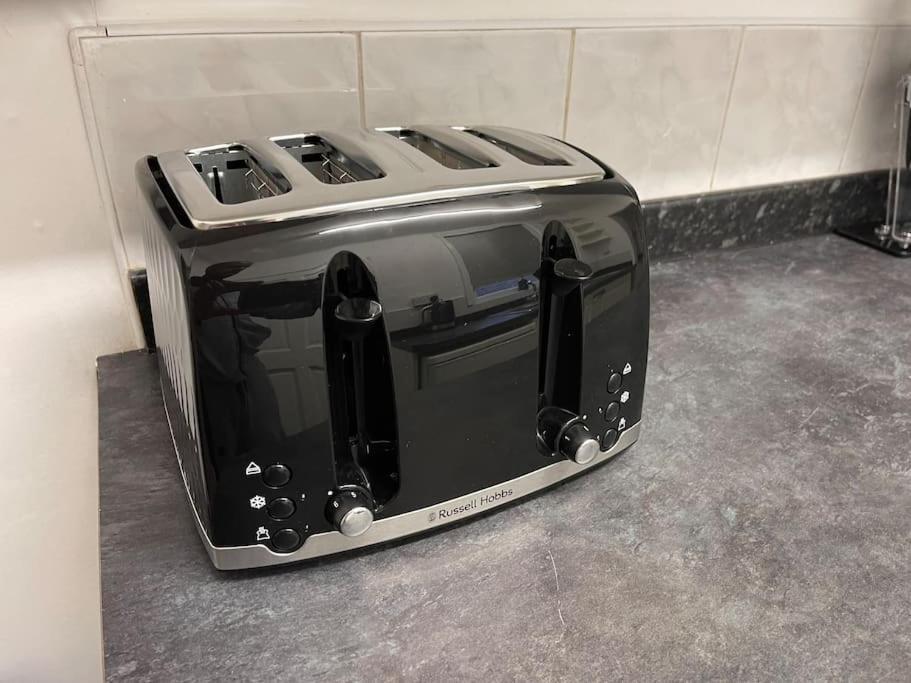 Apartment 3 Bedrooms Comfortable With Jacuzzi Hot Tub Sleeps 10 Leicester