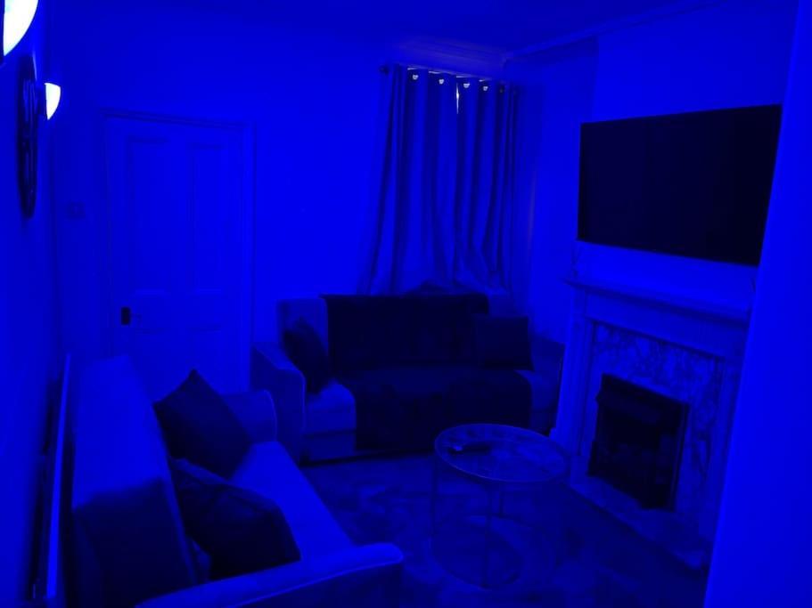3 Bedrooms Comfortable With Jacuzzi Hot Tub Sleeps 10 *