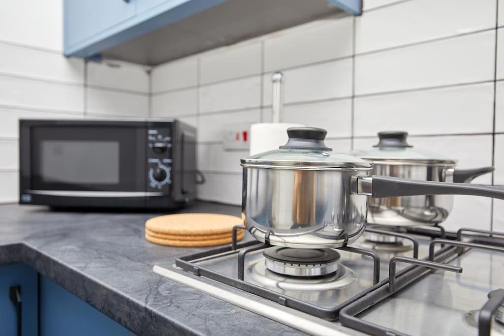 Sleek & Stylish Modern 4-bedroom Urban Retreat * Leicester
