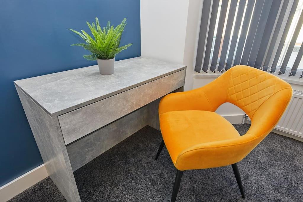 Sleek & Stylish Modern 4-bedroom Urban Retreat * Leicester