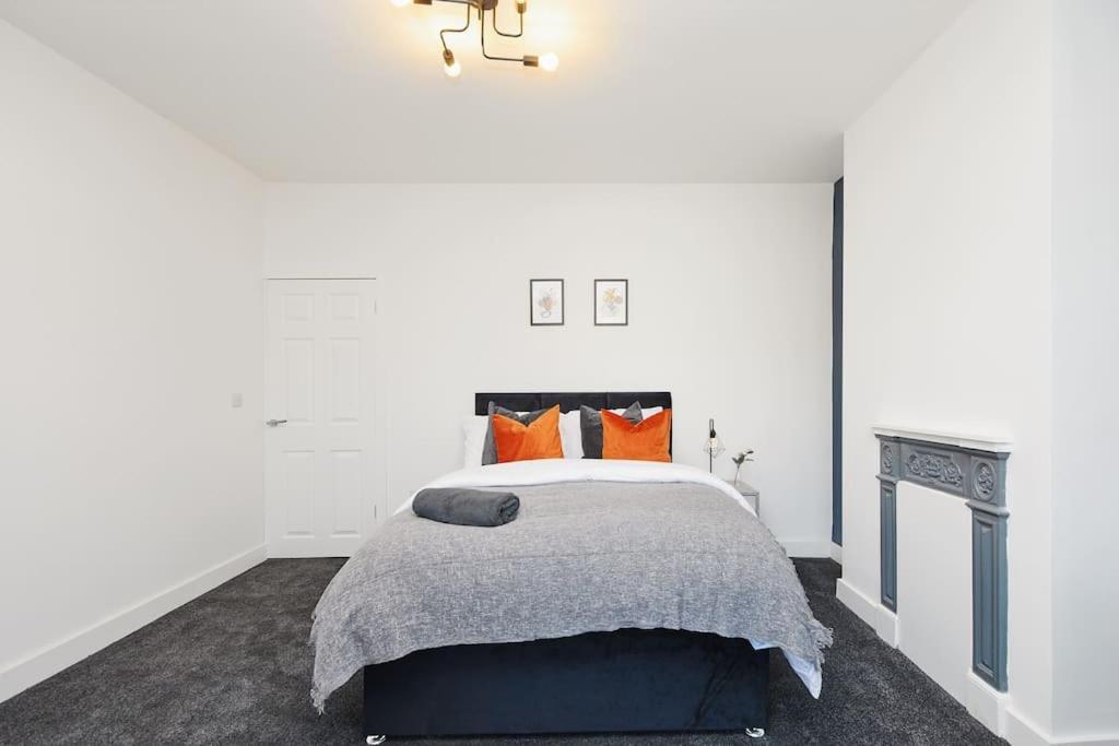 Holiday home Sleek & Stylish Modern 4-bedroom Urban Retreat