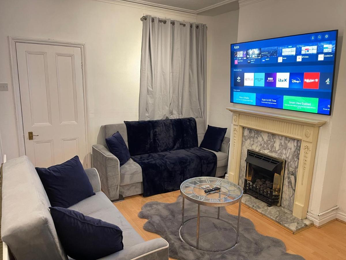 3 Bedrooms Comfortable With Jacuzzi Hot Tub Sleeps 10 Apartment