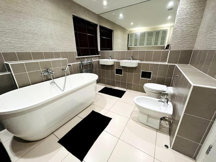 Deluxe Penthouse Apartment *
