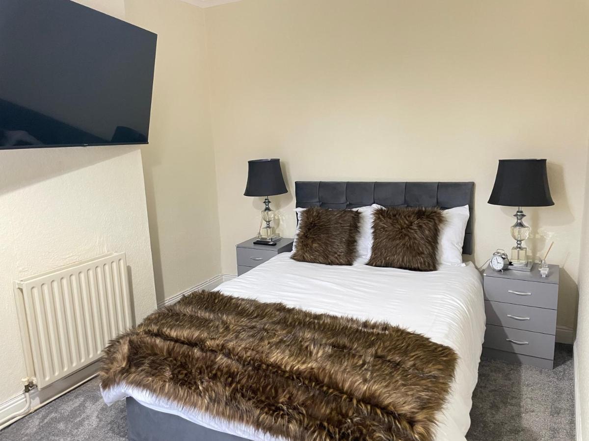 Apartment 3 Bedrooms Comfortable With Jacuzzi Hot Tub Sleeps 10 *