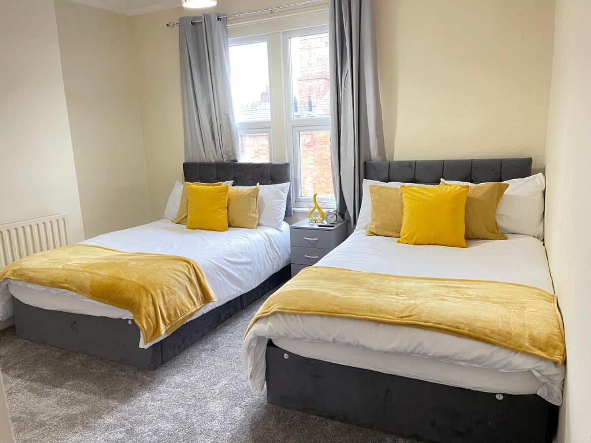Apartment 3 Bedrooms Comfortable With Jacuzzi Hot Tub Sleeps 10 *