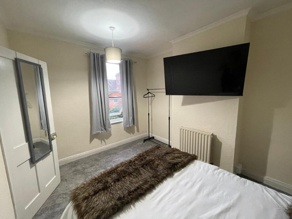 3 Bedrooms Comfortable With Jacuzzi Hot Tub Sleeps 10 *