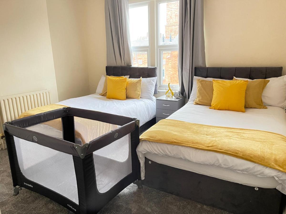 3 Bedrooms Comfortable With Jacuzzi Hot Tub Sleeps 10 Leicester