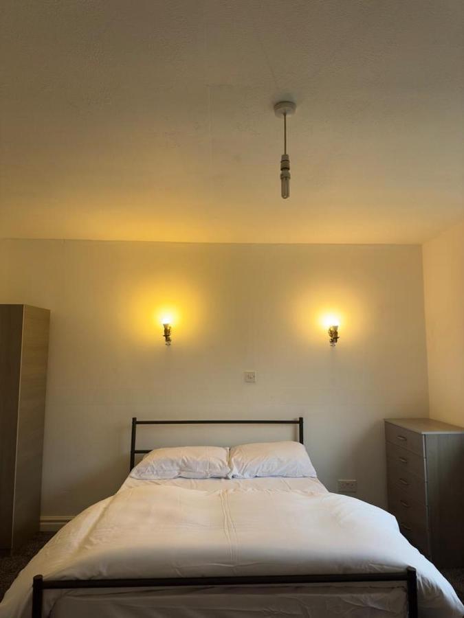 Self-contained Flats In Guest house *