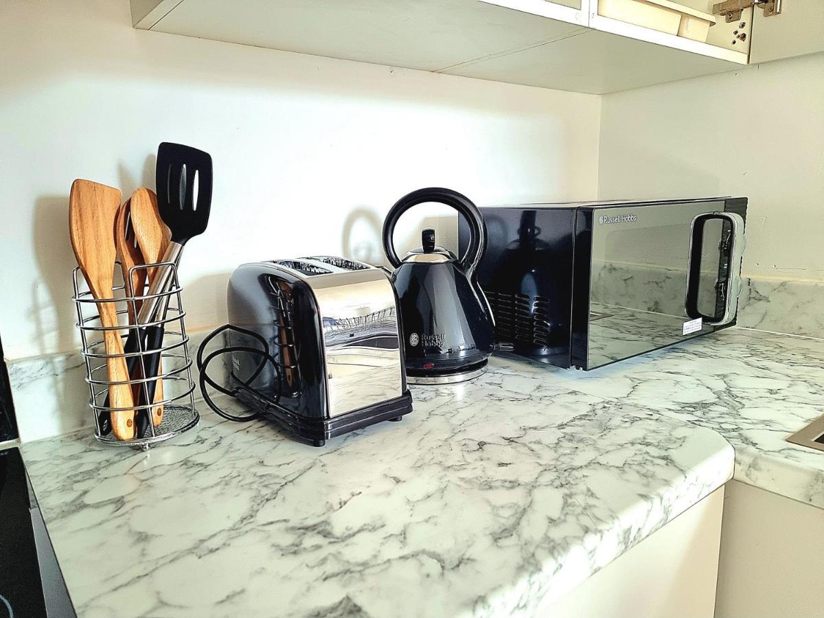 Modern Apt Near Train Station And Ideal For Long Stays *