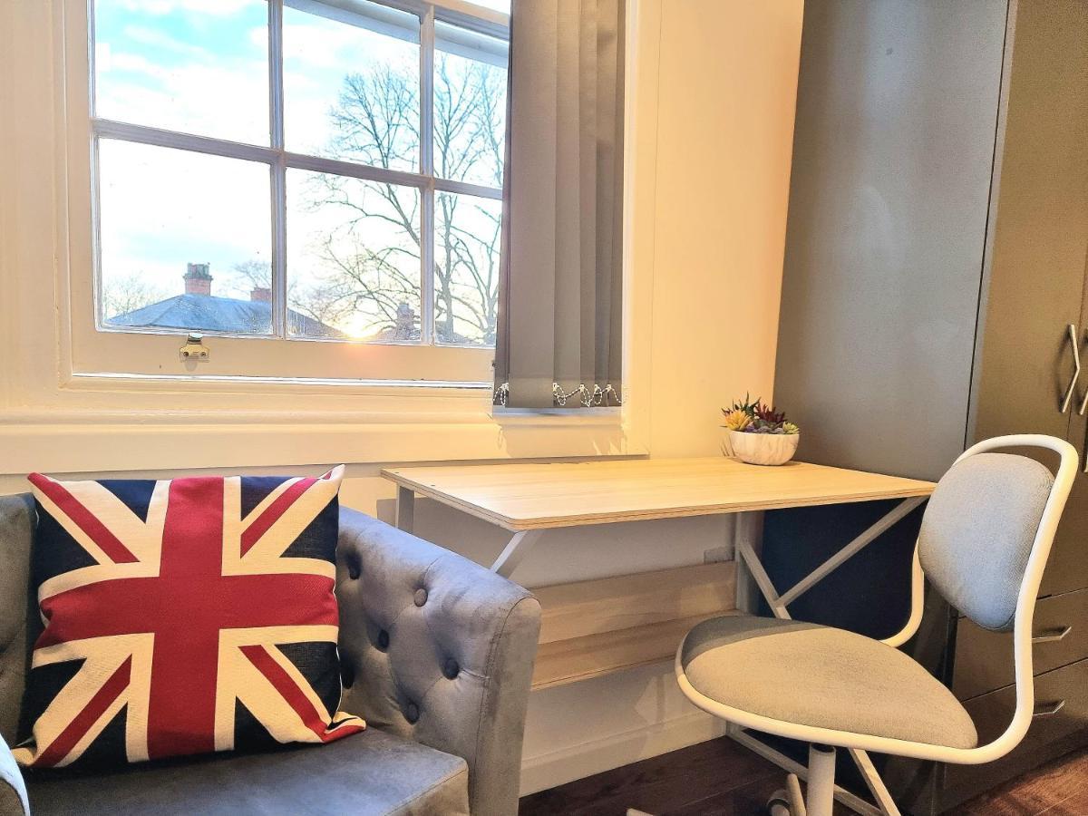 Modern Apt Near Train Station And Ideal For Long Stays *