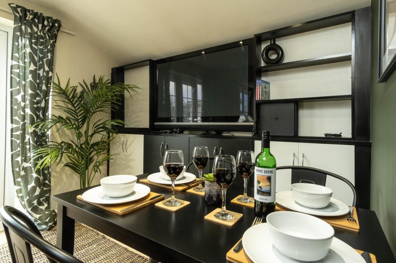 Flamingo Retreat Holiday home Leicester