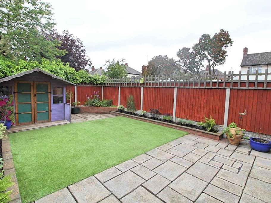 Holiday home West End House • Sleeps 8 Leicester