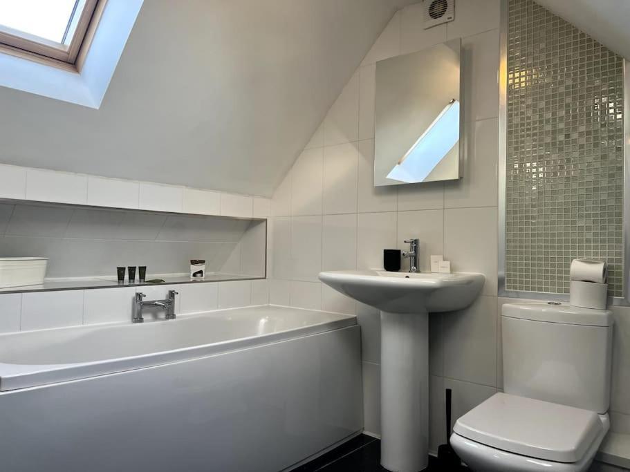 West End House • Sleeps 8