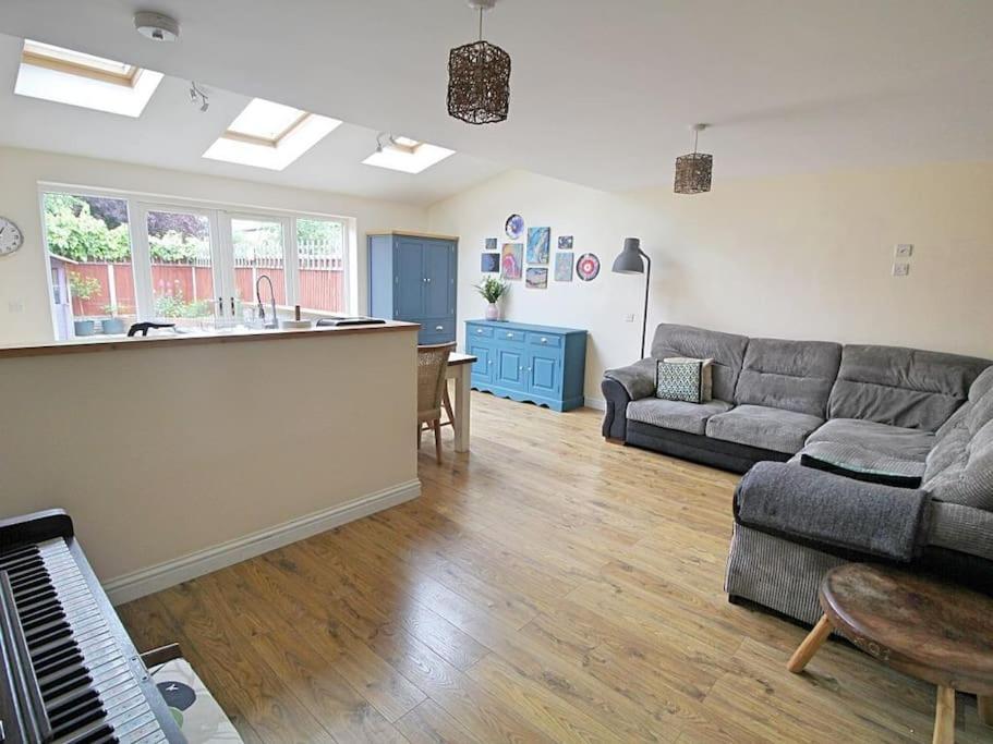 West End House • Sleeps 8 Holiday home *
