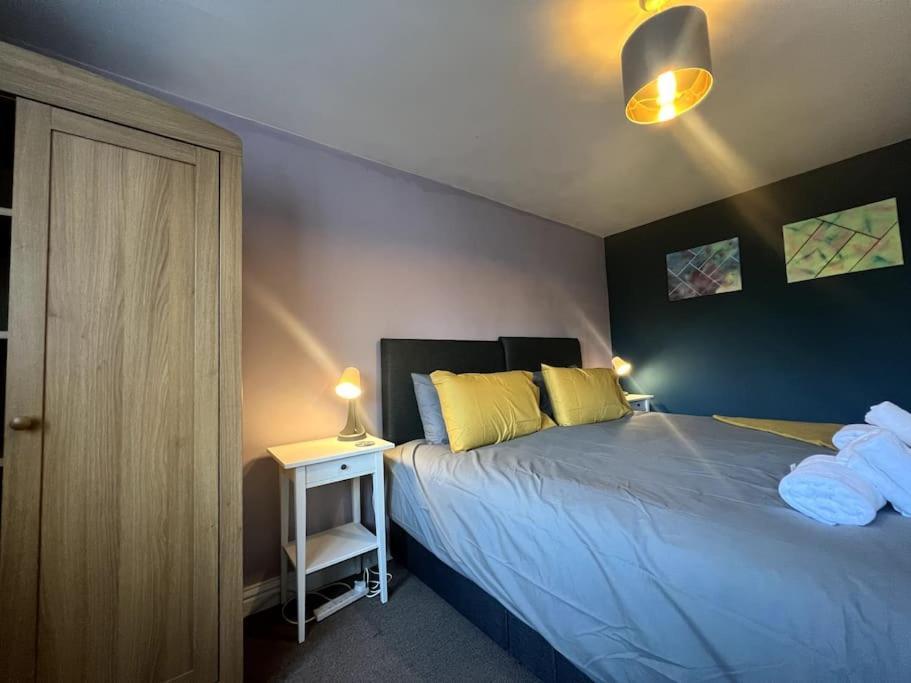 West End House • Sleeps 8 Leicester
