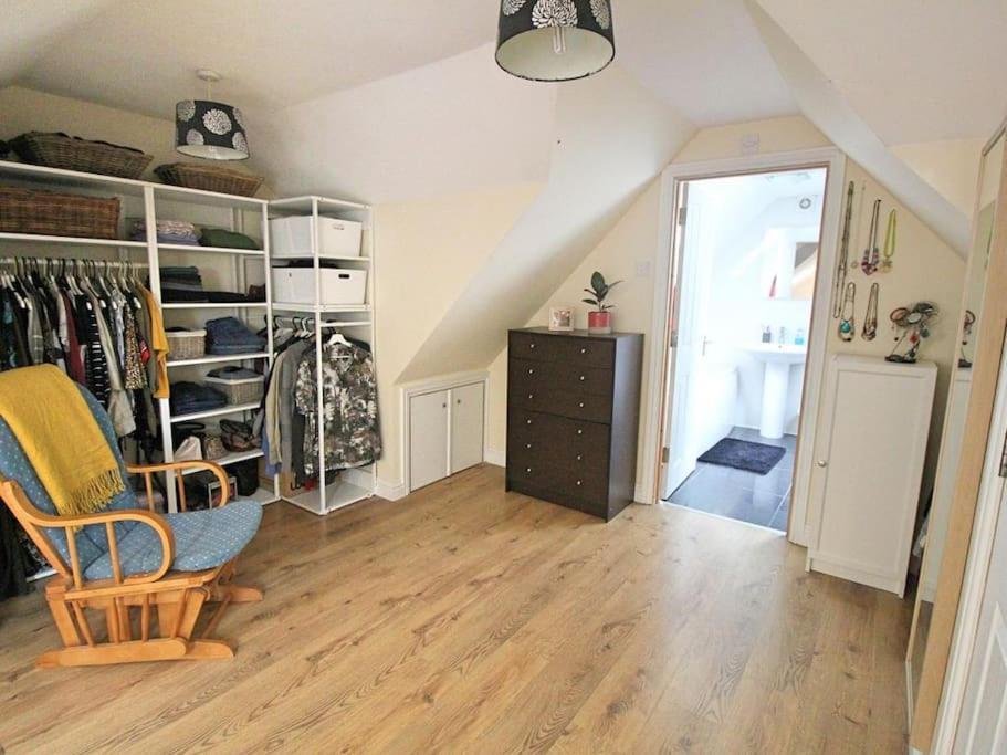 West End House • Sleeps 8 Holiday home Leicester