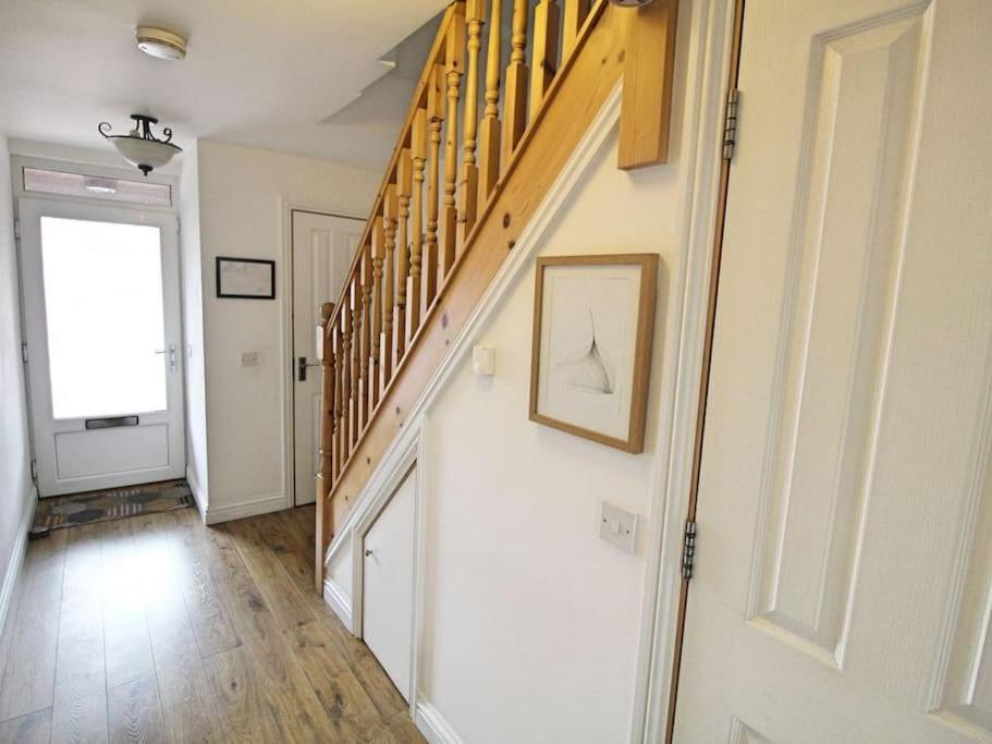 West End House • Sleeps 8 Leicester
