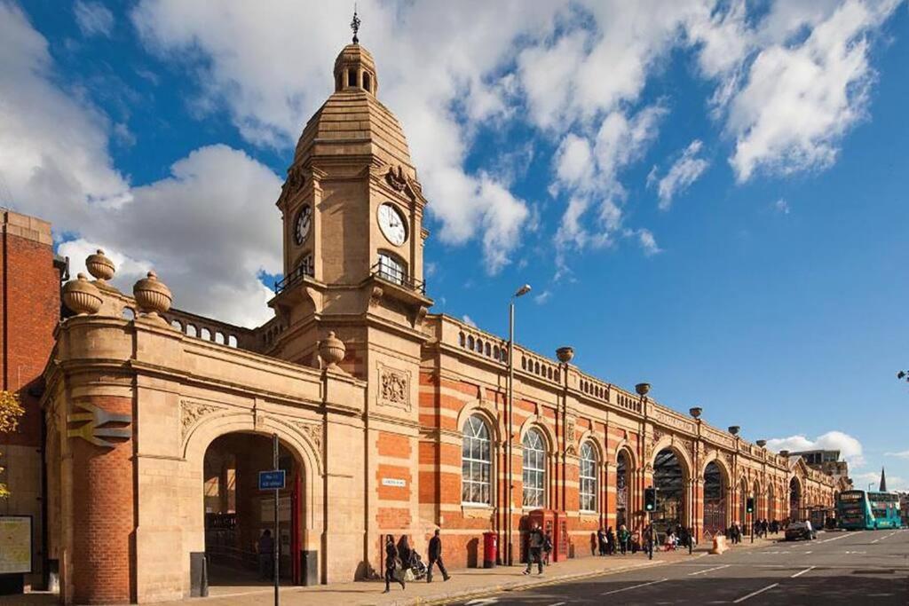 West End House • Sleeps 8 Leicester